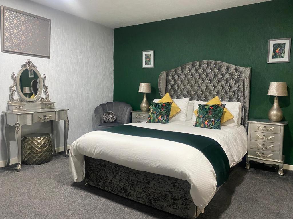 Saphire Glasgow Apartments Giffnock Bagian luar foto